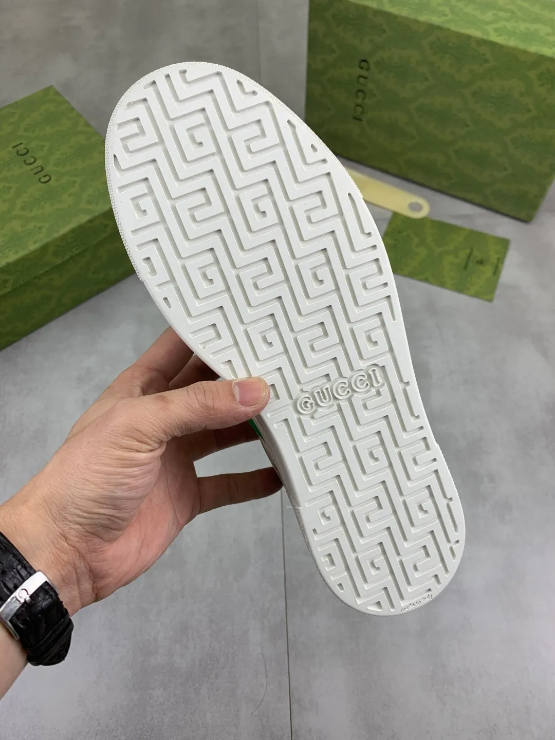 Men's Men's Shoes P420 💰[New Style] 🆘 The latest model from Gucci's official website🎁Classic casual and fashionable men's shoes👟Hot style💥Simple and elegant style, exclusive for trendy men. Unique latest brand elements from the official website👑Gucci original decoration, fashionable and generous, made of original soft calfskin fabric➕Comfortable soft sheepskin lining ✅The official website specifies wear-resistant rubber outsole_full of elasticity, classic model taken in real life🎬Color: 2️⃣colors available😍Number: 38-44